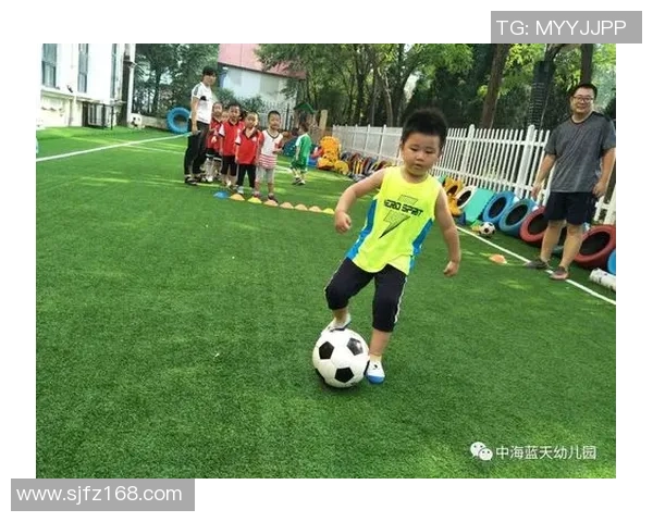 足球巨星助教揭秘:如何通过球场经验帮助年轻球员快速成长