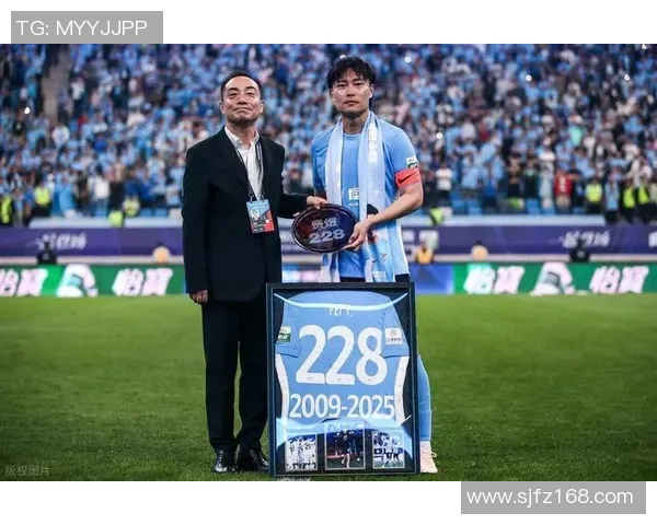 深情告别传奇球星退役时刻全场掌声致敬辉煌足球人生